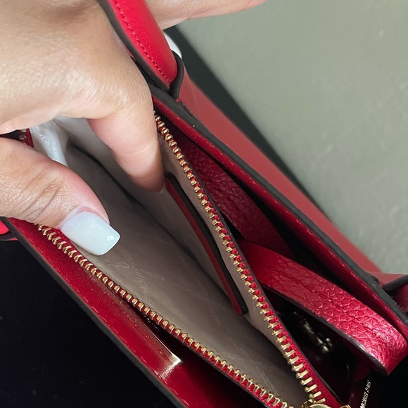 Michael Kors Purse. - Picture 4 of 6